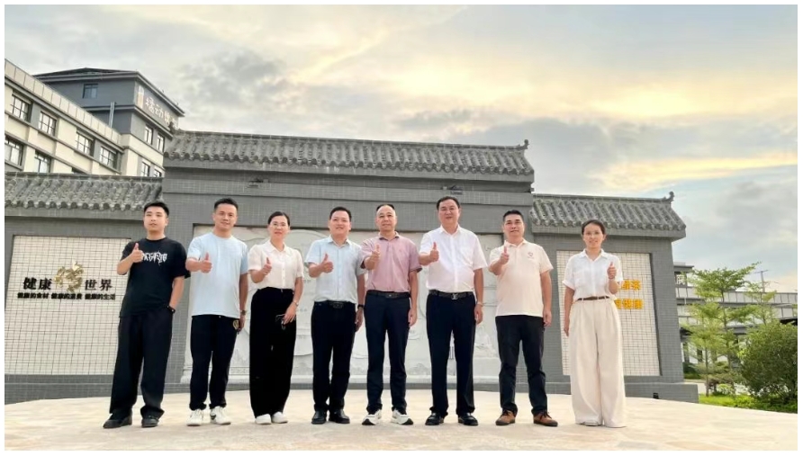 联华实业胡文明总经理一行莅临橘动饮料公司考察
